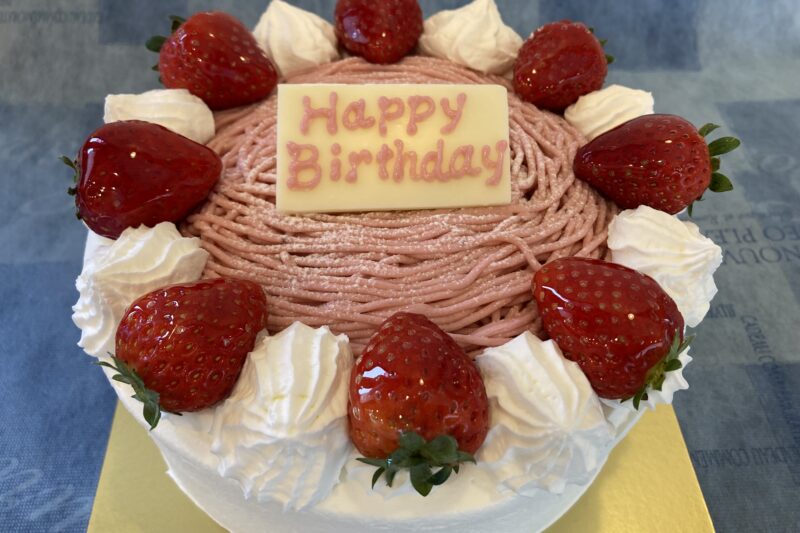 苺のモンブランのデコレーション🍓